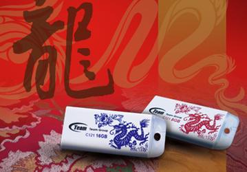 «Флэшка» Team C121 Lucky Dragon украшена символом года
