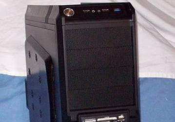 Корпус MSI Interceptor Nighthawk оборудован встроенным картоводом «12-в-1»