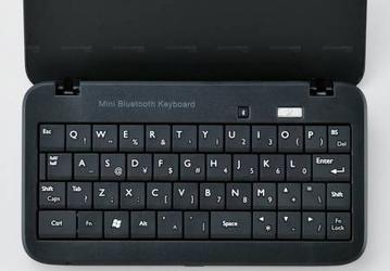 Elecom выпускает карманную Bluetooth-клавиатуру для смартфонов и не только