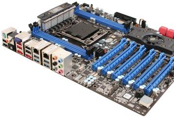 Системная плата Sapphire Pure Black X79N оснащена шестью слотами PCI-Express x16