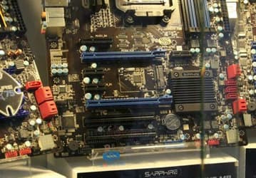 Системная плата Sapphire Pure Platinum A85XT поддерживает APU Trinity в исполнении FM2