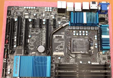 Основой плат Gigabyte Z77X-UD3H и Z77X-UD5H послужил набор системной логики Intel Z77 