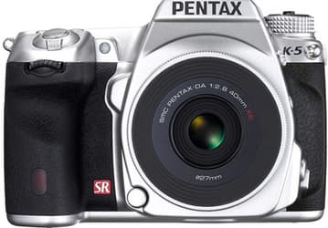 Pentax выпустит 1500 комплектов из серебристых камер PENTAX K-5 и объективов smc PENTAX-DA 40mm F2.8 XS