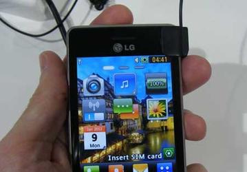LG оснастила телефоны T385 и T375 сенсорными экранами, а T375 — еще и двумя слотами для SIM-карт