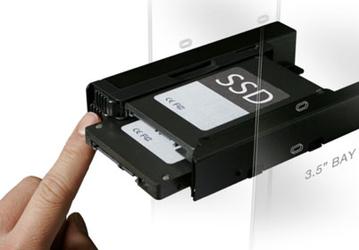 Icy Dock MB082SP позволяет установить два накопителя типоразмера 2,5 дюйма в отсек типоразмера 3,5 дюйма 