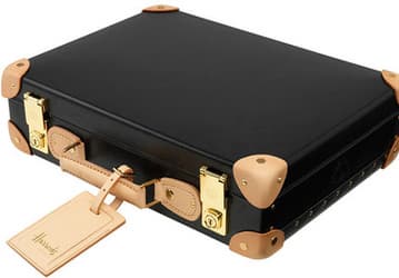 Камера Fujifilm X-Pro1 с набором принадлежностей для съемки в чемоданчике Globe Trotter выпущена всего в 12 экземплярах