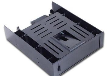 Scythe SCEMR-1000 превращает отсек типоразмера 5,25 дюйма в отсек 3,5 дюйма с возможностью горячей замены