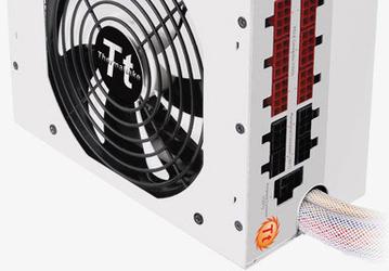 Thermaltake окрашивает блок питания Toughpower XT 1275W Platinum Snow Edition в белый цвет