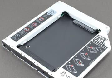 Переходник Donya DN-69810 позволяет установить HDD или SSD в отсек для тонкого оптического привода
