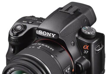 Sony анонсировала поставки камеры SLT-A37 и объектива SAL18135