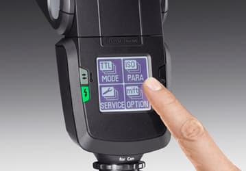 Вспышка Metz mecablitz 52 AF-1 digital оснащена сенсорным экраном