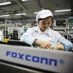 Компания Foxconn подтвердила, что на ее китайской фабрике работали несовершеннолетние
