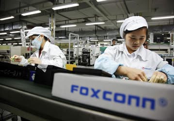 Компания Foxconn подтвердила, что на ее китайской фабрике работали несовершеннолетние