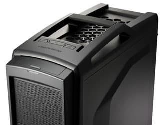 Корпус для ПК Cooler Master Storm Scout 2 имеет ручки для переноски