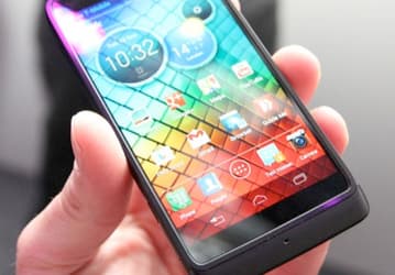 Появились первые тесты смартфона Motorola RAZR i