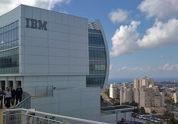 Доход IBM в первом квартале 2013 года составил 23,4 млрд. долларов