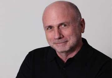 Многолетний советник Стива Джобса считает, что в Apple ошиблись с выбором названий для смартфонов и планшетов