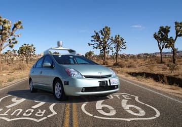 Google разрабатывает собственный автомобиль с прицелом на запуск сервиса беспилотных такси