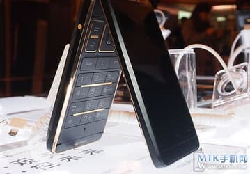 Смартфон-«раскладушка» Philips W9588 с двумя сенсорными экранами и процессором MediaTek оценен в $824