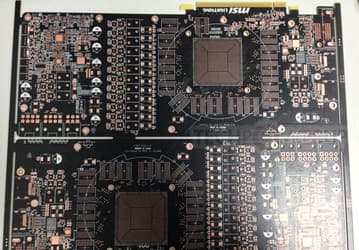Фото дня: печатная плата 3D-карты MSI Radeon R9 290X Lightning, отличающейся от референсного образца AMD Radeon R9 290X 
