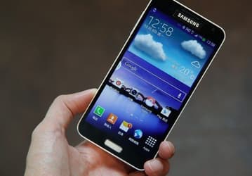 Samsung начала продавать смартфон Galaxy J не только в Японии