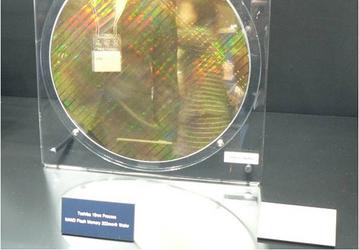 Toshiba показала 19-нанометровые чипы флэш-памяти NAND плотностью 128 Гбит