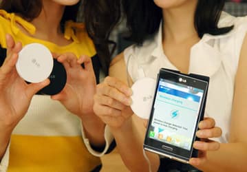LG представила самую маленькую в мире беспроводную зарядку для смартфонов