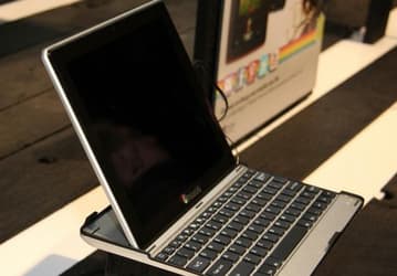 Polaroid E9.7 — планшет-трансформер под управлением Android 4.1