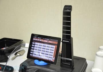 JamStik — миниатюрная MIDI-гитара, совместимая с iPad