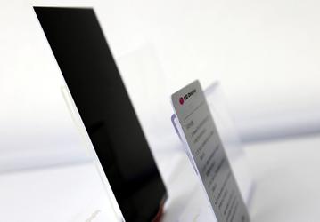 Компания LG представила тонкий дисплей для смартфонов c разрешением Full HD