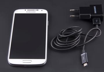 Несмотря на мнения аналитиков, смартфон Samsung Galaxy S4 продаётся гораздо лучше предшественника