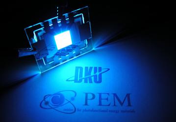 Южнокорейские исследователи создали синие органические светодиоды с рекордной светоотдачей — 30%