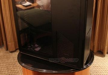 Система охлаждения корпуса Phanteks Enthoo Primo включает в себя два фронтальных  и два тыльных 120-миллиметровых вентилятора