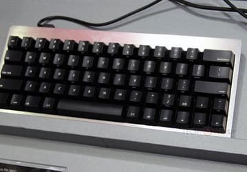 Создателям клавиатуры Rosewill Micro RK9000 хватило 66 клавиш