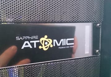 Sapphire оснащает 3D-карту Atomic HD 7990 водоблоком