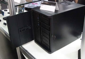 Компьютерный корпус SilverStone DS380 обеспечивает легкий доступ к восьми накопителям