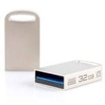 Флэшка Goodram Point 3.0 длиной 2 см имеет объем 32 ГБ и оснащена интерфейсом USB 3.0