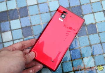 Водонепроницаемый смартфон LG Optimus GJ получил слот для карт памяти microSD и более ёмкую батарею, чем у оригинала
