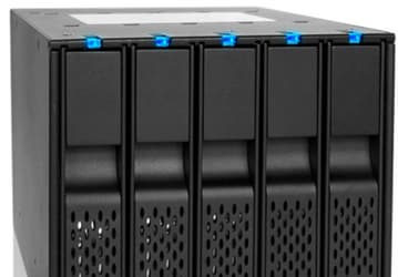 Icy Dock FlexCage MB975SP-B позволяет установить в три отсека типоразмера 5,25 дюйма до пяти накопителей типоразмера 3,5 дюйма