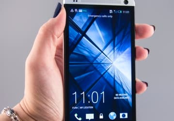 Смартфон HTC One тоже неплохо продаётся