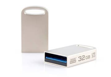 Флэшка Goodram Point 3.0 длиной 2 см имеет объем 32 ГБ и оснащена интерфейсом USB 3.0