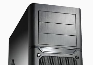 Корпус Cougar MX500 рассчитан на установку системных плат типоразмера microATX/ATX