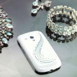 Смартфон Samsung Galaxy S III mini Crystal Edition, украшенный кристаллами Сваровски, появился в продаже в Германии