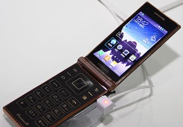 Представлен недешевый раскладной смартфон Samsung SCH-W2014 на платформе Qualcomm Snapdragon 800