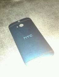 В Сети появились фотографии смартфона под кодовым названием HTC M8