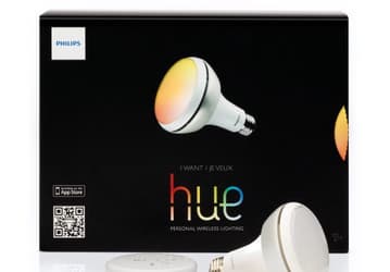 Яркость лампы Philips Hue (BR30) может быть изменена при помощи мобильного устройства 