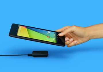 В магазине Google Play появилось беспроводное зарядное устройство для смартфонов и планшетов Nexus