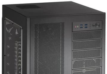 Компьютерный корпус Lian Li PC-D600 имеет десять отсеков типоразмера 5,25 дюйма