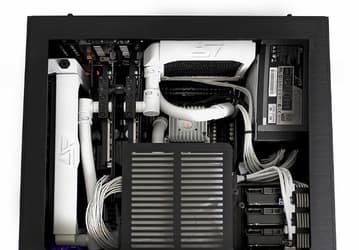 Готовый ПК Steiger Dynamics LEET Monochrome Limited Edition располагает парой видеокарт GeForce GTX Titan
