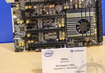 Плата ASRock Z87 Extreme 11 оснащена 25 портами SATA